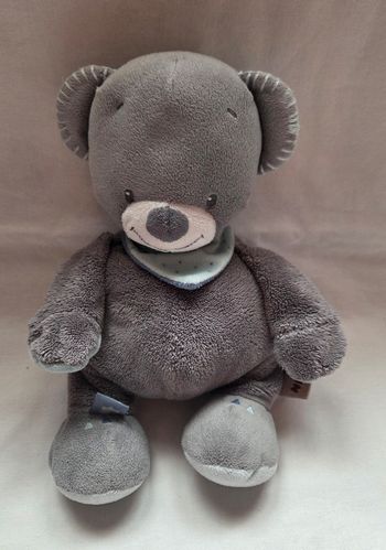 Peluche ours Jules gris 28 cm- Foulard bleu -Nattou