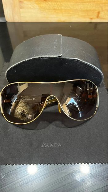 Lunette de soleil prada