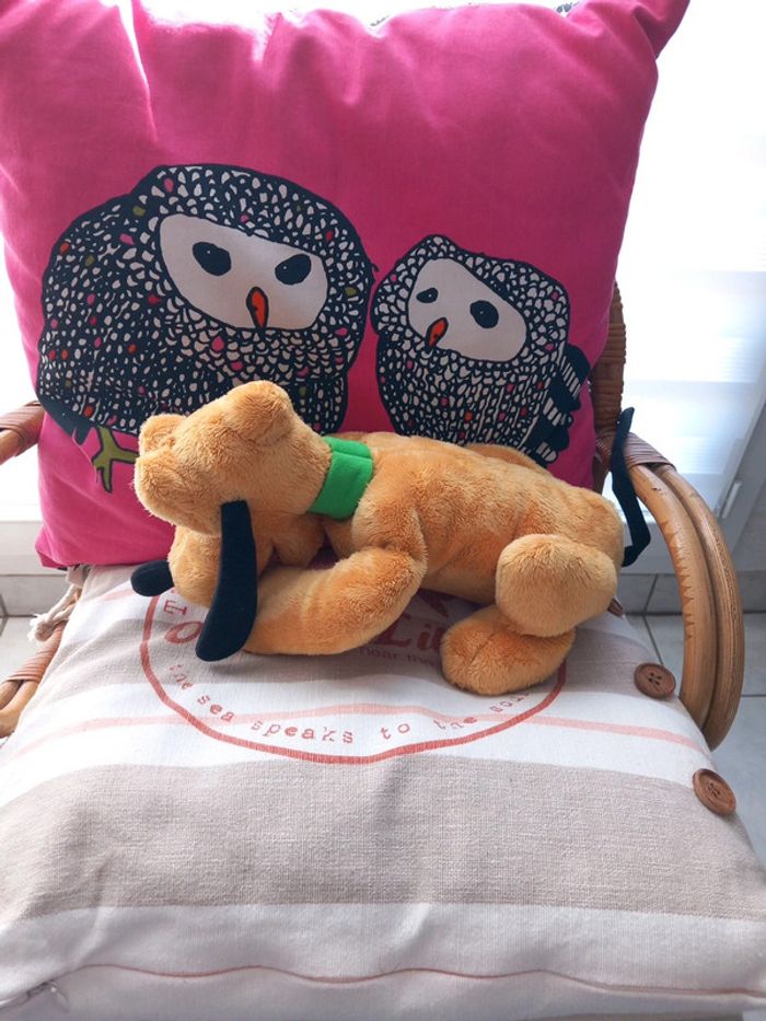 Peluche chien Pluto 35 cm Disney resort Paris - photo numéro 4