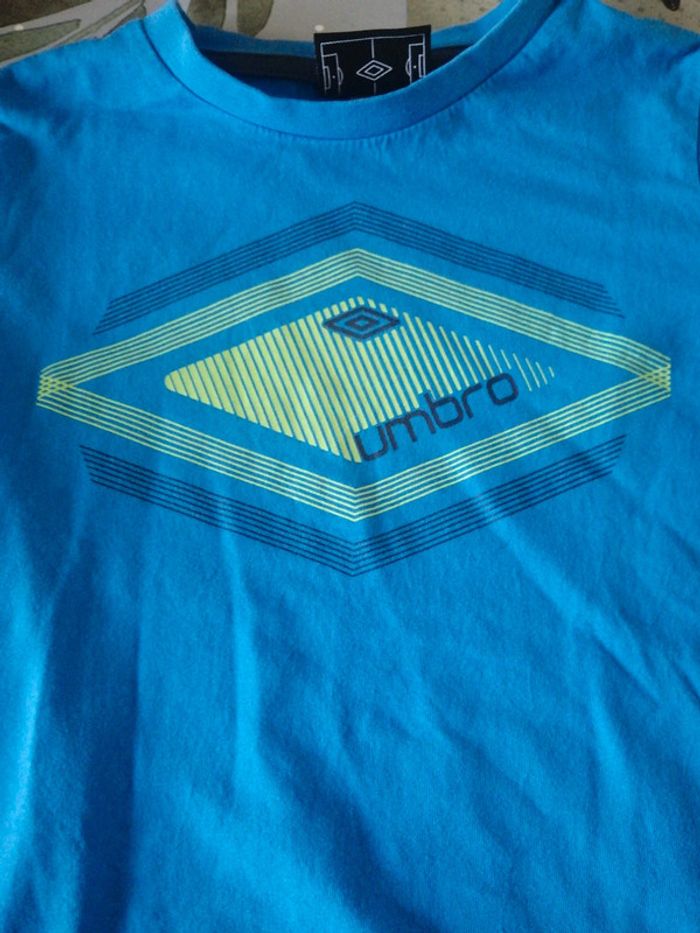 Tee shirt manche courte Umbro T. 126cm - photo numéro 3
