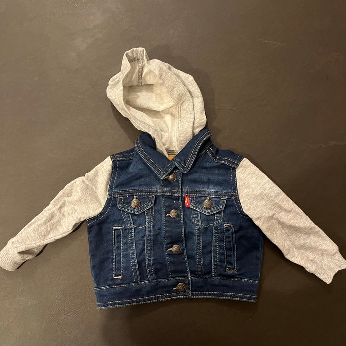 Veste levis taille 6 mois très peu porte