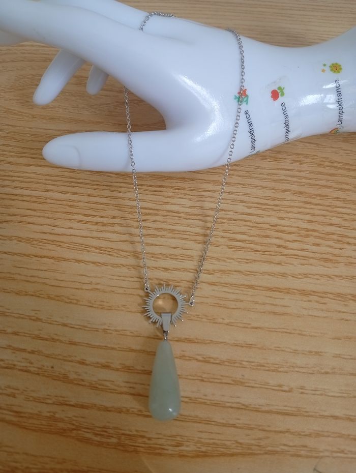 Pierre naturelle Lithothérapie COllier jade chaine acier inoxydable soleil