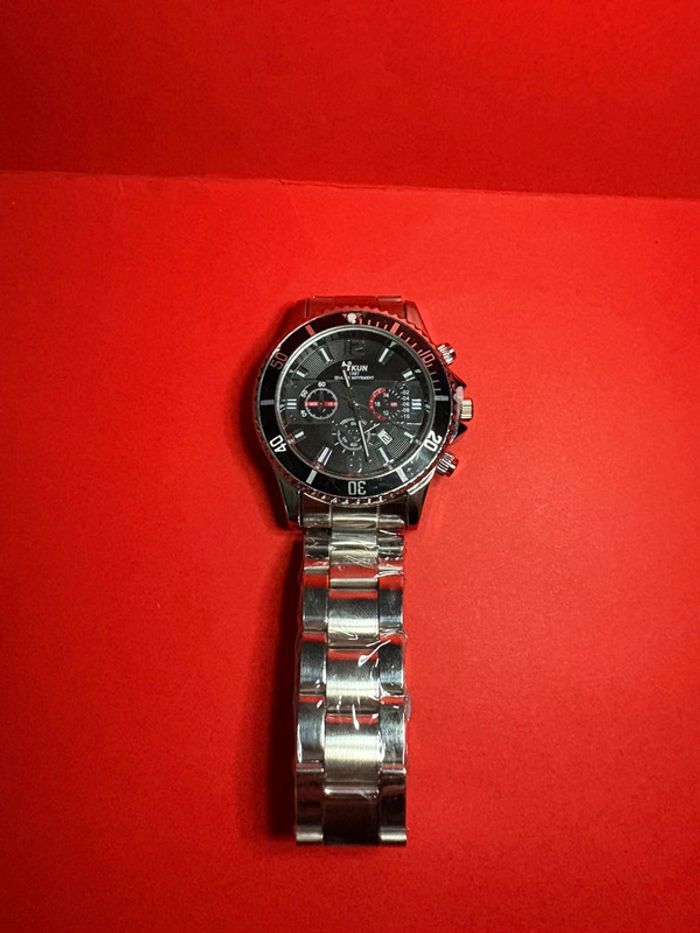 montre Nikun GMT argenté avec cadran noir à quartz pour hommes avec date - photo numéro 6