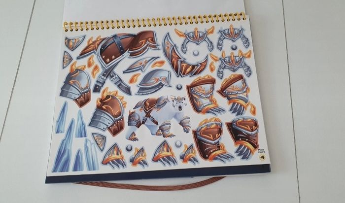 Cahier neuf de coloriage et de stickers - photo numéro 4