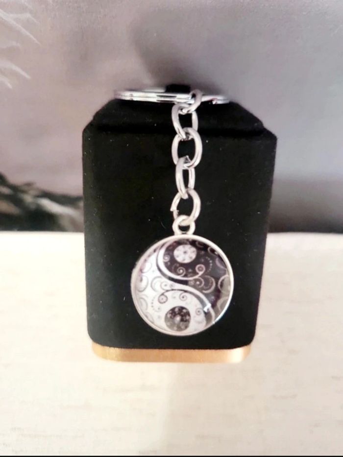 Porte-clés Yin Yang motif floral – Élégant et symbolique - photo numéro 2