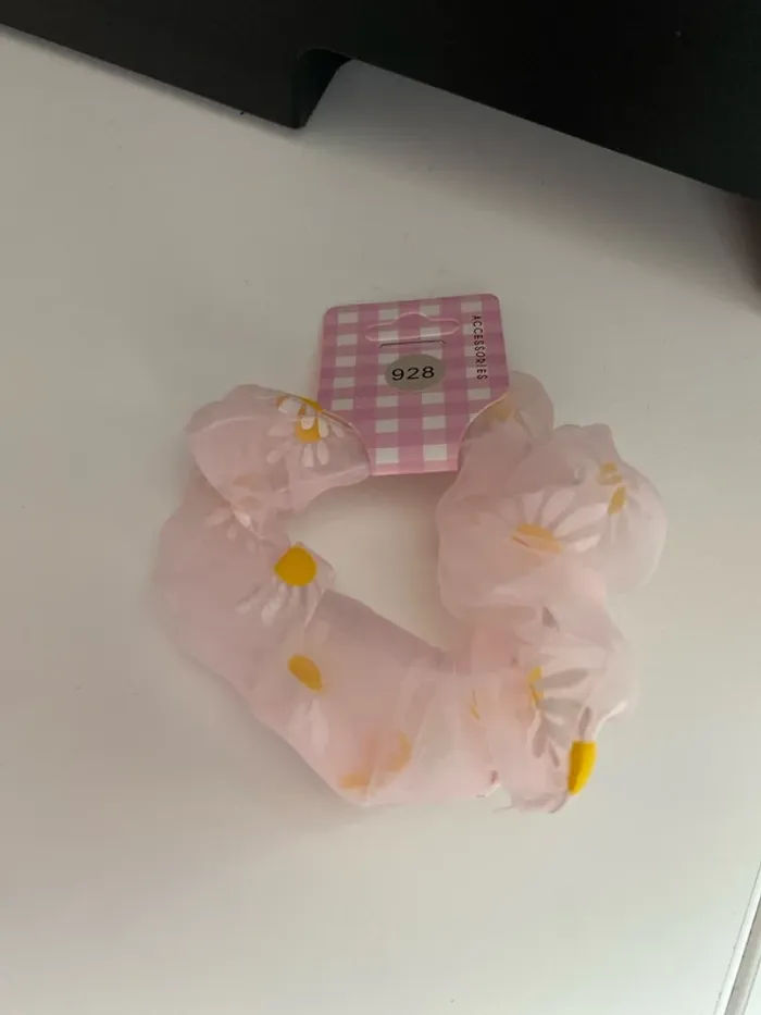 Chouchou transparent rose en voile à fleurs