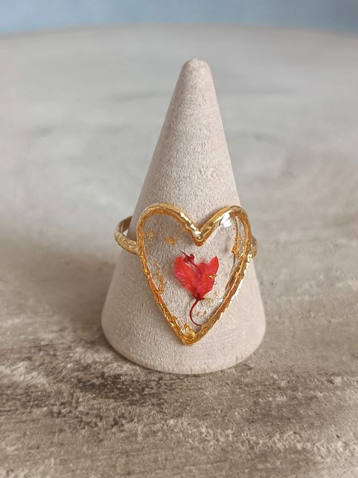 Superbe bague en acier inoxydable et fleur séchée rouge