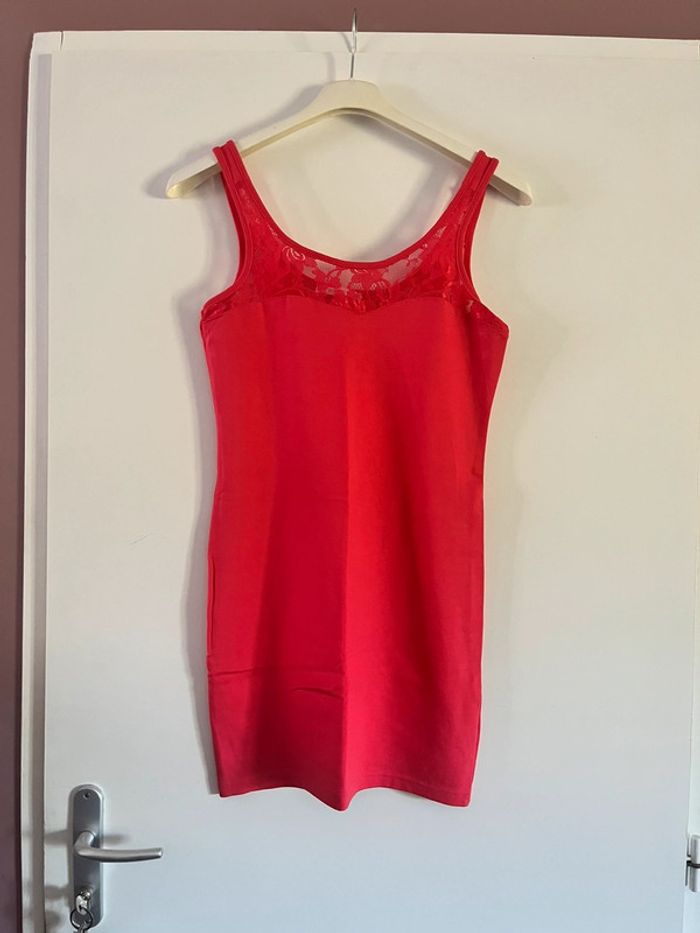 Robe rose dentelle