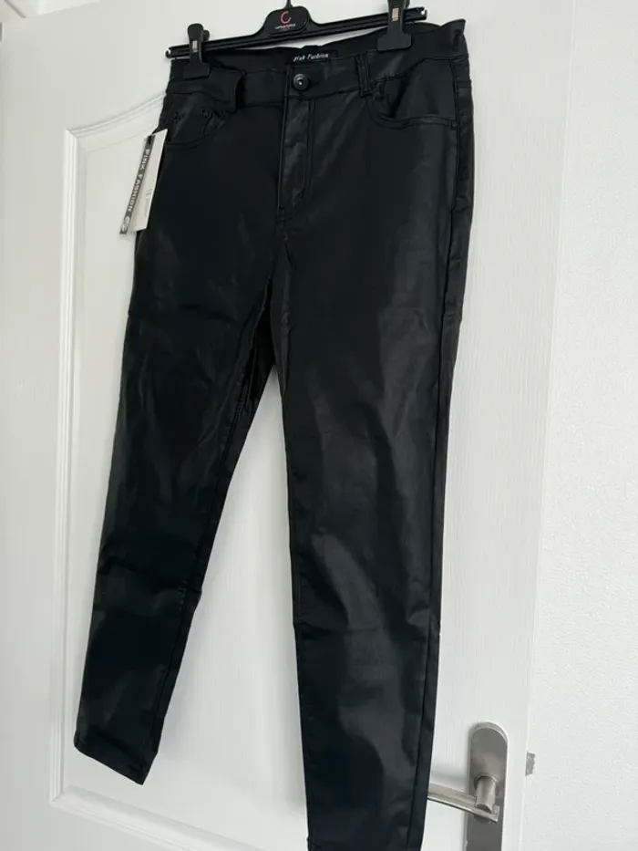 Joli pantalon imitation cuir