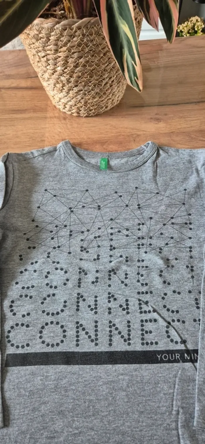 Tee-shirt benetton 6/7 ans - photo numéro 2