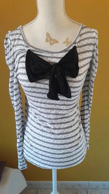 Tee shirt détail nœud très bon état