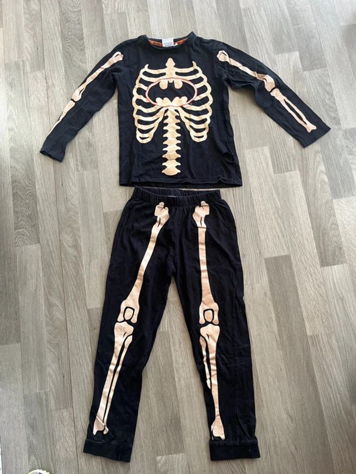 Très beau pyjama fluorescent dans le noir disney Batman taille 7 / 8 ans