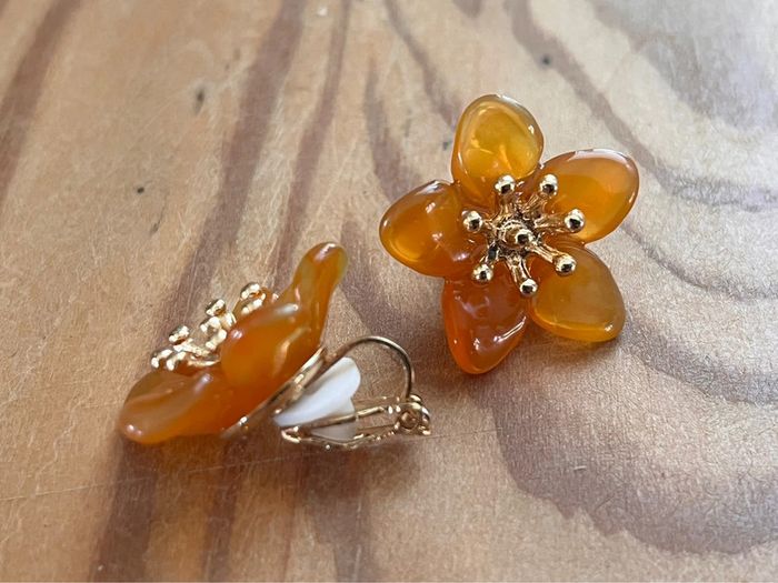 Boucles d’oreilles, clip petite fleur - photo numéro 3