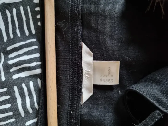 Robe noire prêt du corps - photo numéro 3