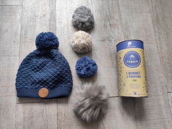 Bonnet Cabaïa+ 5 pompons tbe
