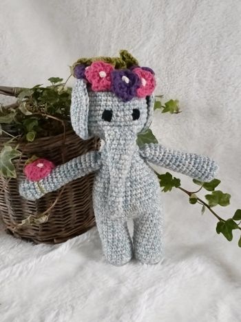 Peluche poupée amigurumi éléphant en crochet