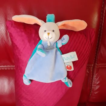 Baby nat: Doudou Lapinou avec lien de suspension