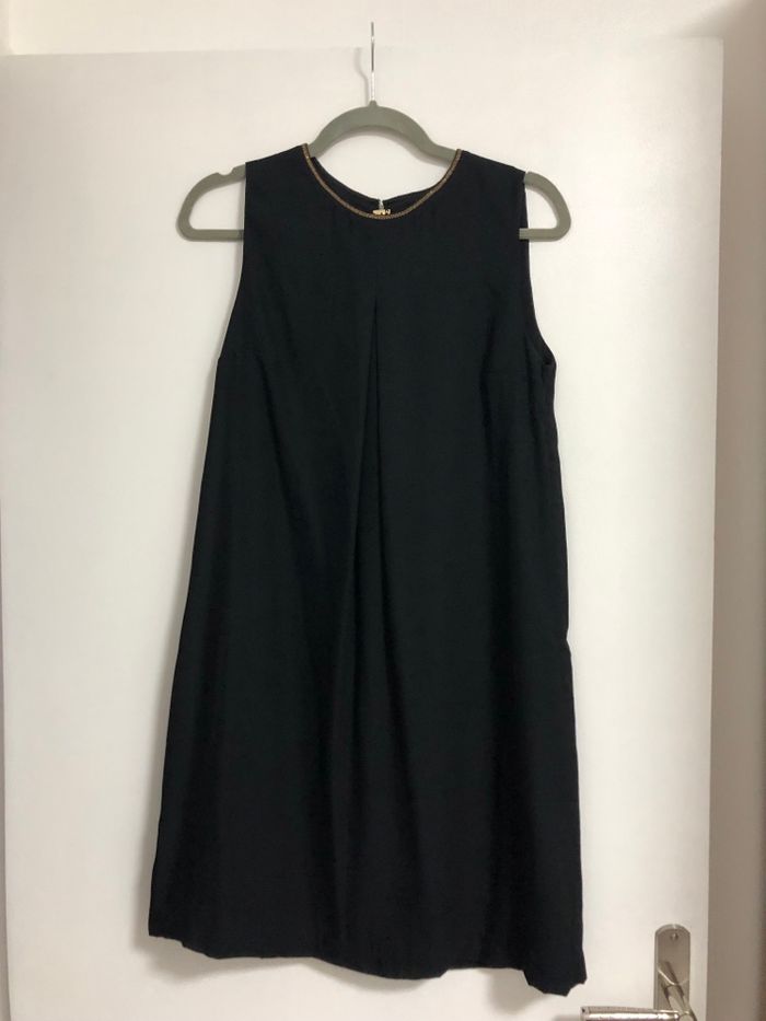 Superbe belle robe classe voile H&M noire et dorée en taille 40 - photo numéro 2