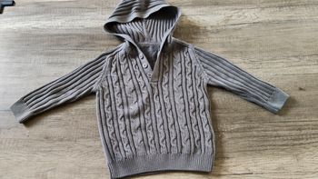 Pull marron à capuche 3 ans