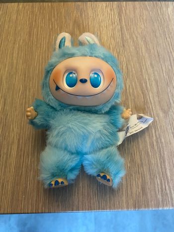 Labubu bleu neuf et sous blister Noël