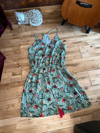 Jolie robe d’été fleurie 36 bpc très bon état