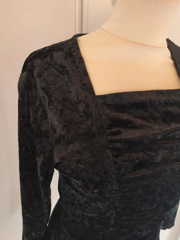 Robe en velours noir près du corps taille S - photo numéro 2