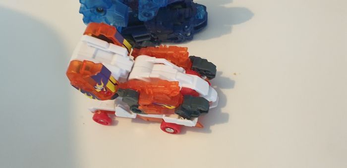 Lot de 2 voitures se transformant jeu jouer