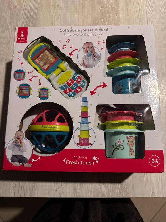 Coffret d éveil Sophie la girafe neuf