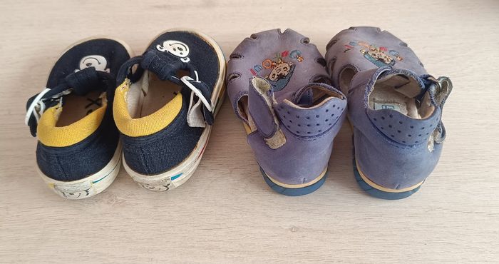 Lot de 2 paires de chaussure bébé taille 18 TEX et OUI-OUI - photo numéro 2