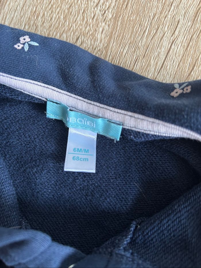 Lot pull Disney et 1 veste obaibi - photo numéro 9