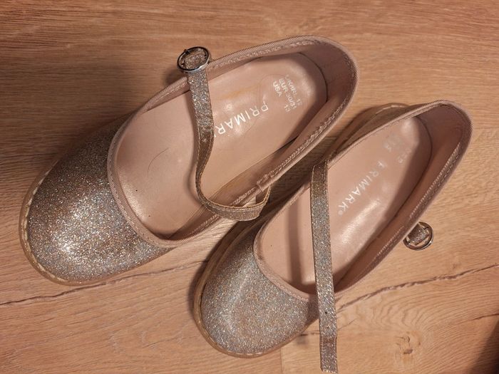 Chaussure paillette pour une princesse fille