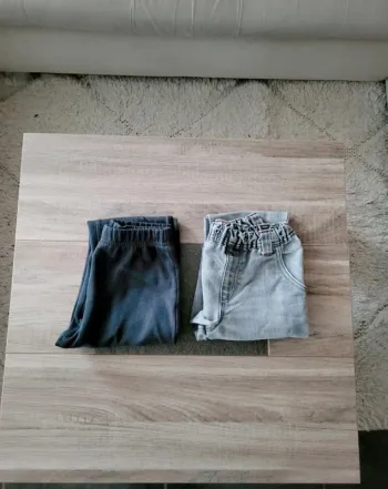 Lot 2 pantalons en 8 ans