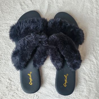 Jolies pantoufles noires en 40 (3 + 1 offert dans tout le dressing)