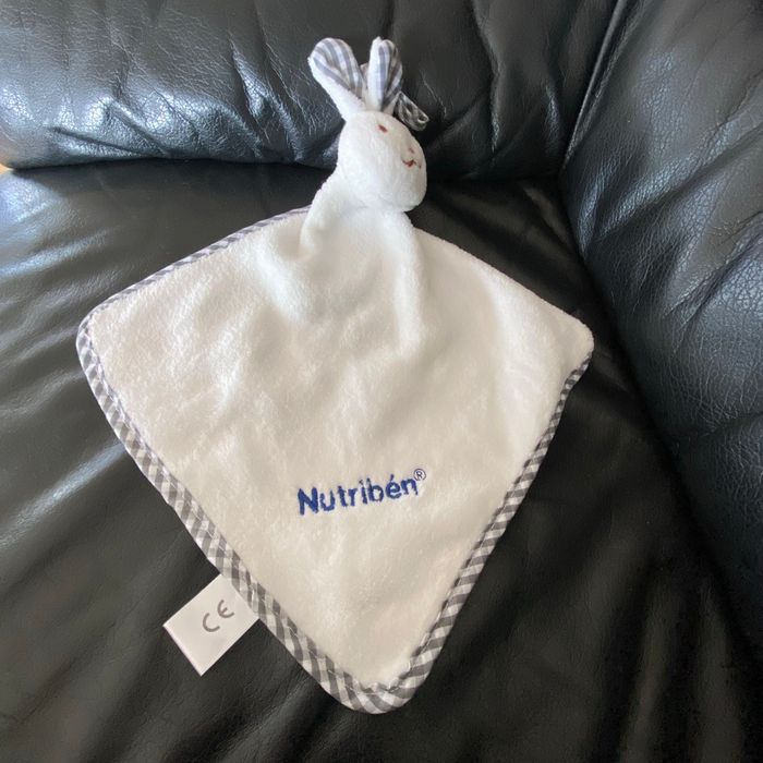 DOUDOU PLAT LAPIN BLANC GRIS NUTRIBEN 35CM