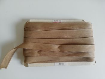 22 mètres de ruban marron clair beige pour loisirs créatifs
