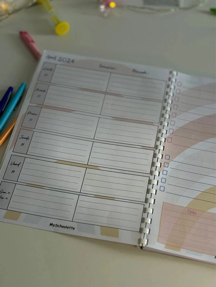 Cahier spirale reliée Agenda Scolaire 2024 2025 - photo numéro 3
