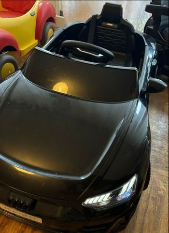 Voiture Audi 12 v noire