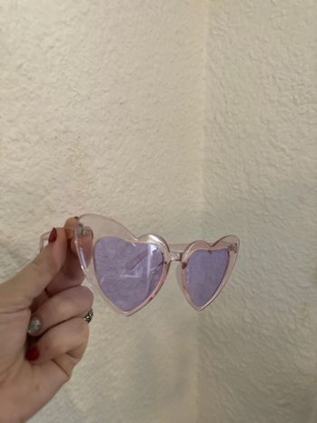 Lunette de soleil coeur pin up violet transparent oeil de chat