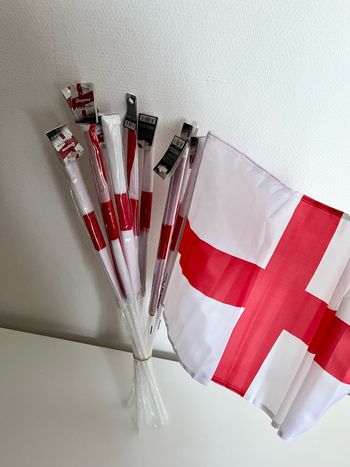 Lot 10 drapeaux Angleterre 30 x 45 cm avec la tige