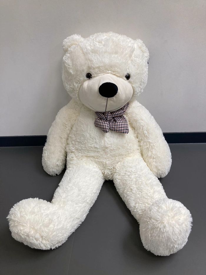 Ours en peluche blanc