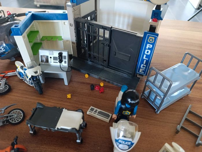 Lot Playmobil Policiers - photo numéro 5