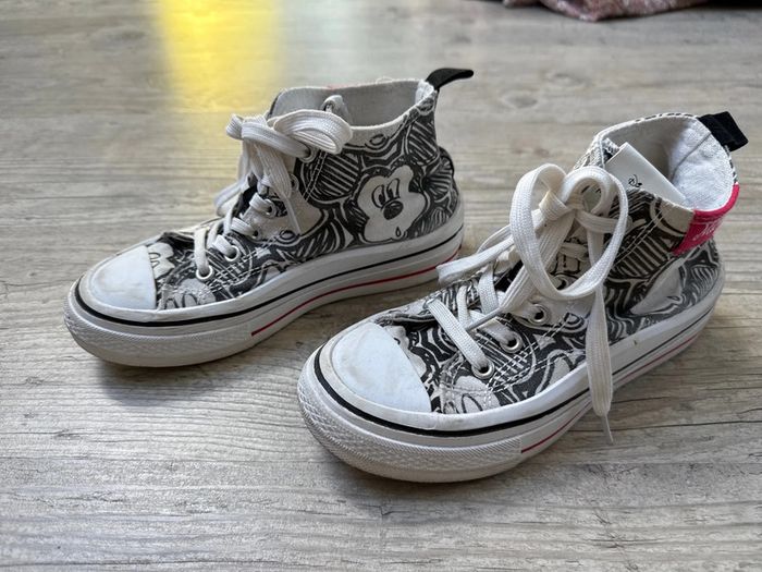 Chaussures mixtes Mickey Mouse 34 TBE - photo numéro 2