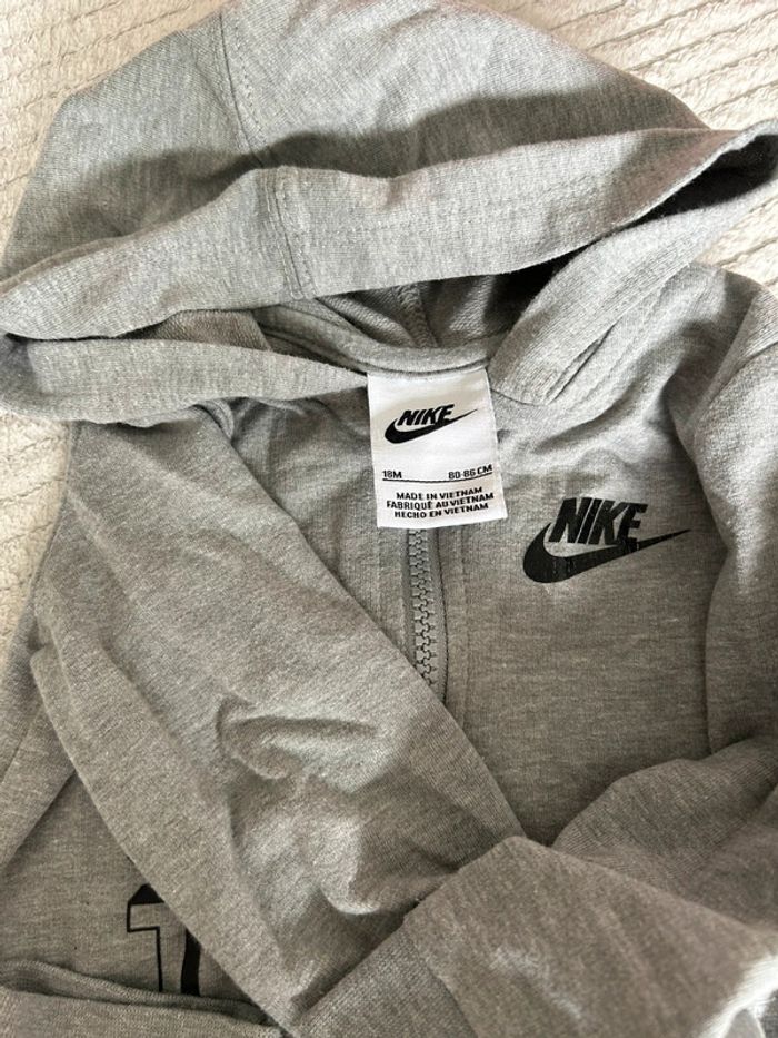 Lot de 3 : 2 ensemble Nike + une combinaison 18 mois - photo numéro 5