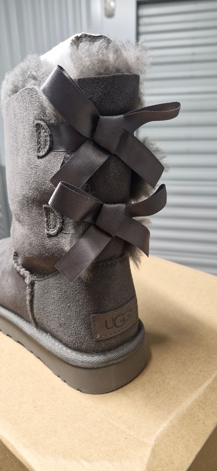 Ugg grise haute 2 nœuds - photo numéro 2