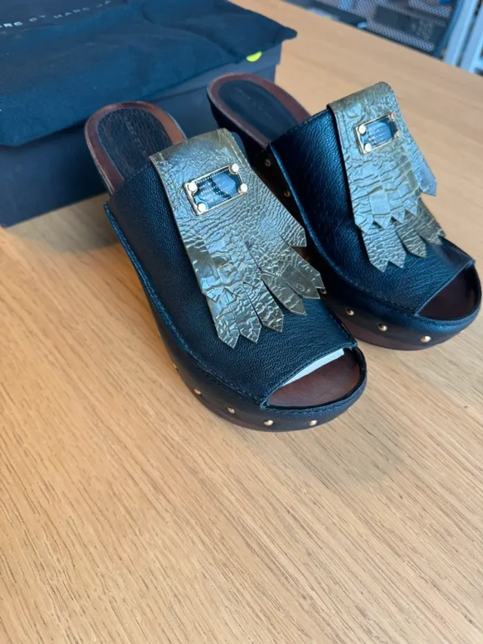 Sabots bois et cuir Marc by Marc Jacobs pat khaki goat black taille 37 - photo numéro 2