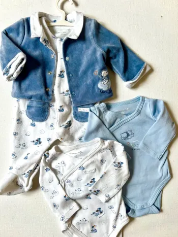 Lot Sergent Major 1 mois – Mon Premier Major – pyjama + veste velours + 2 bodys assortis