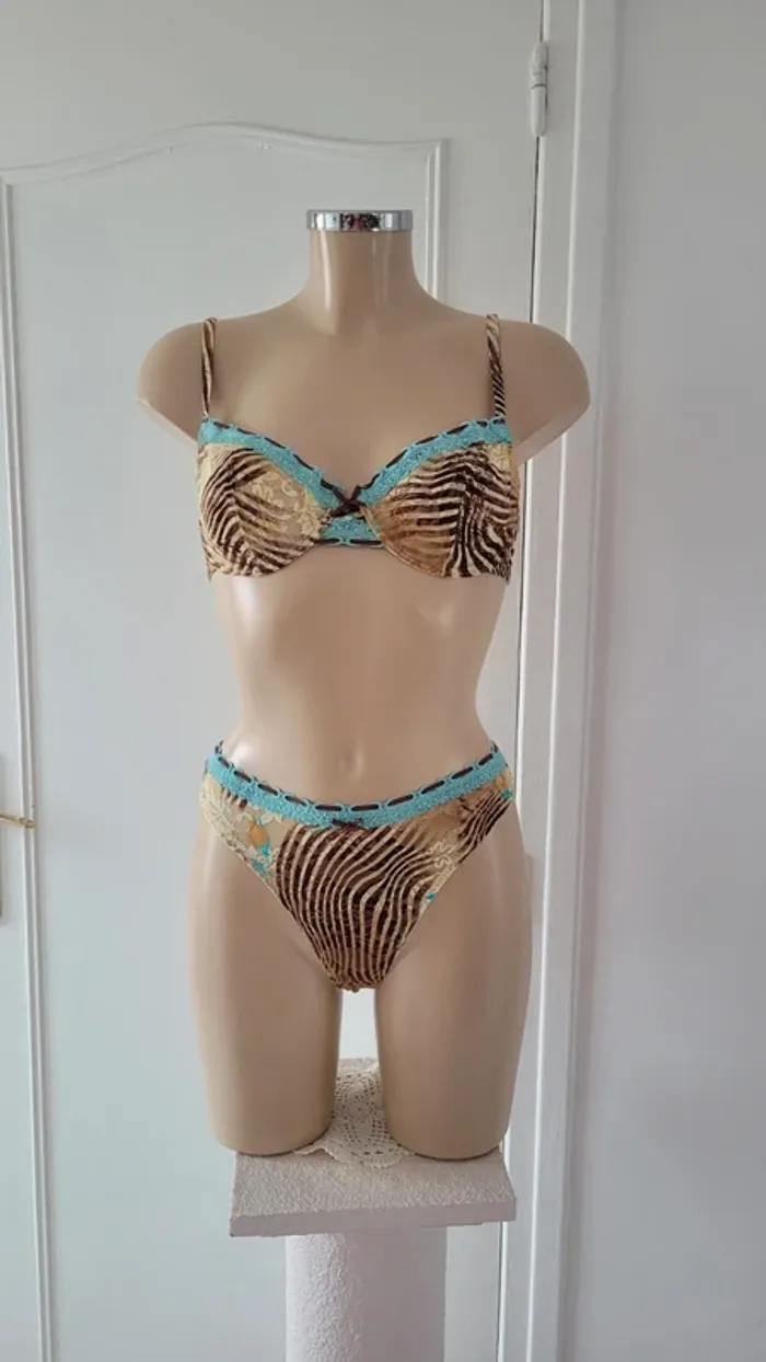 Ensemble lingerie Soutien-gorge 90C+ String T46