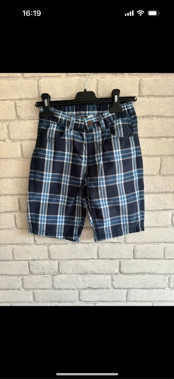 Short bermuda C&A taille 7 ans