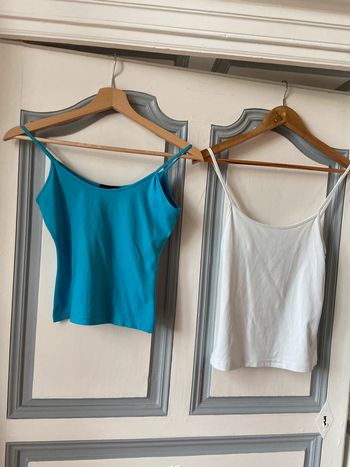 Lot de deux tops fines bretelles taille 38/40 Promod et Autre Ton blanc et turquoise