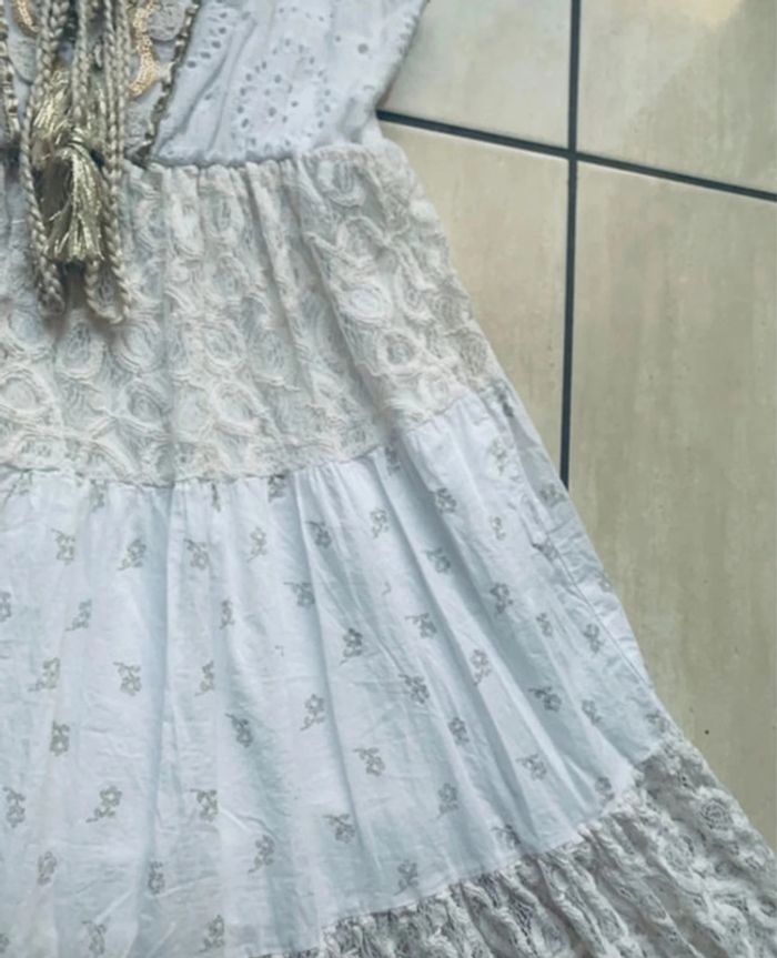 Sublime robe chic avec details dore évasé en dentelle 🍭🍭 - photo numéro 3